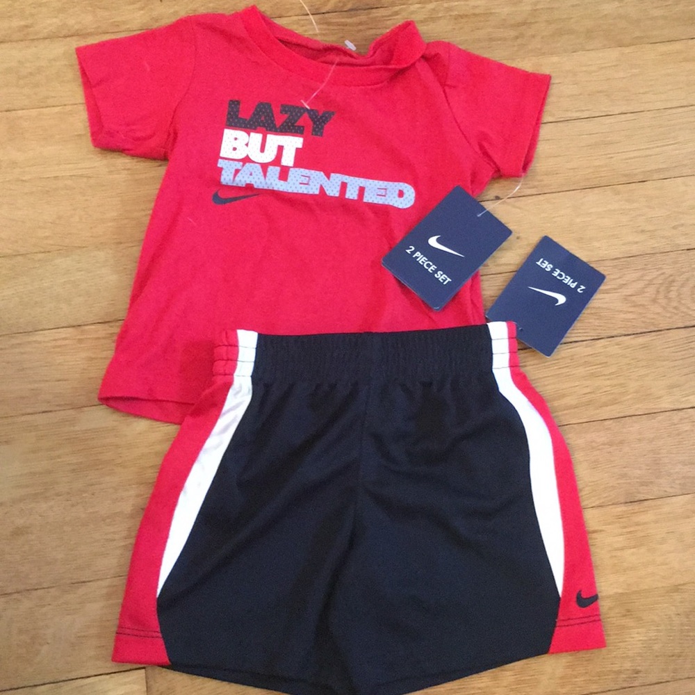 Two piece Nike outfit, sporty shorts and tee